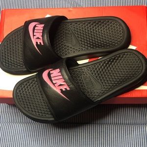 Nike Benassi JDI Slides with pink logo